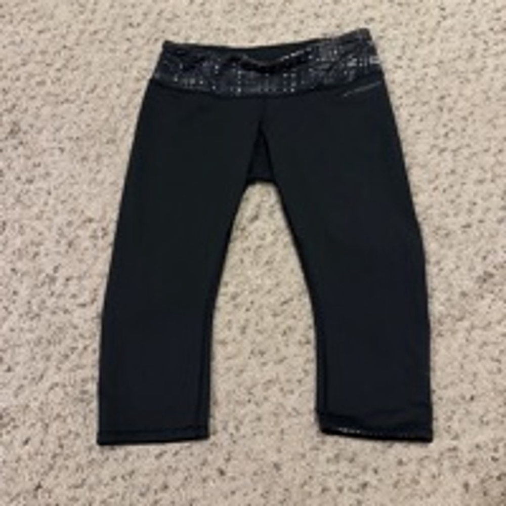 Women's Brooks Black Capri Leggings Size M